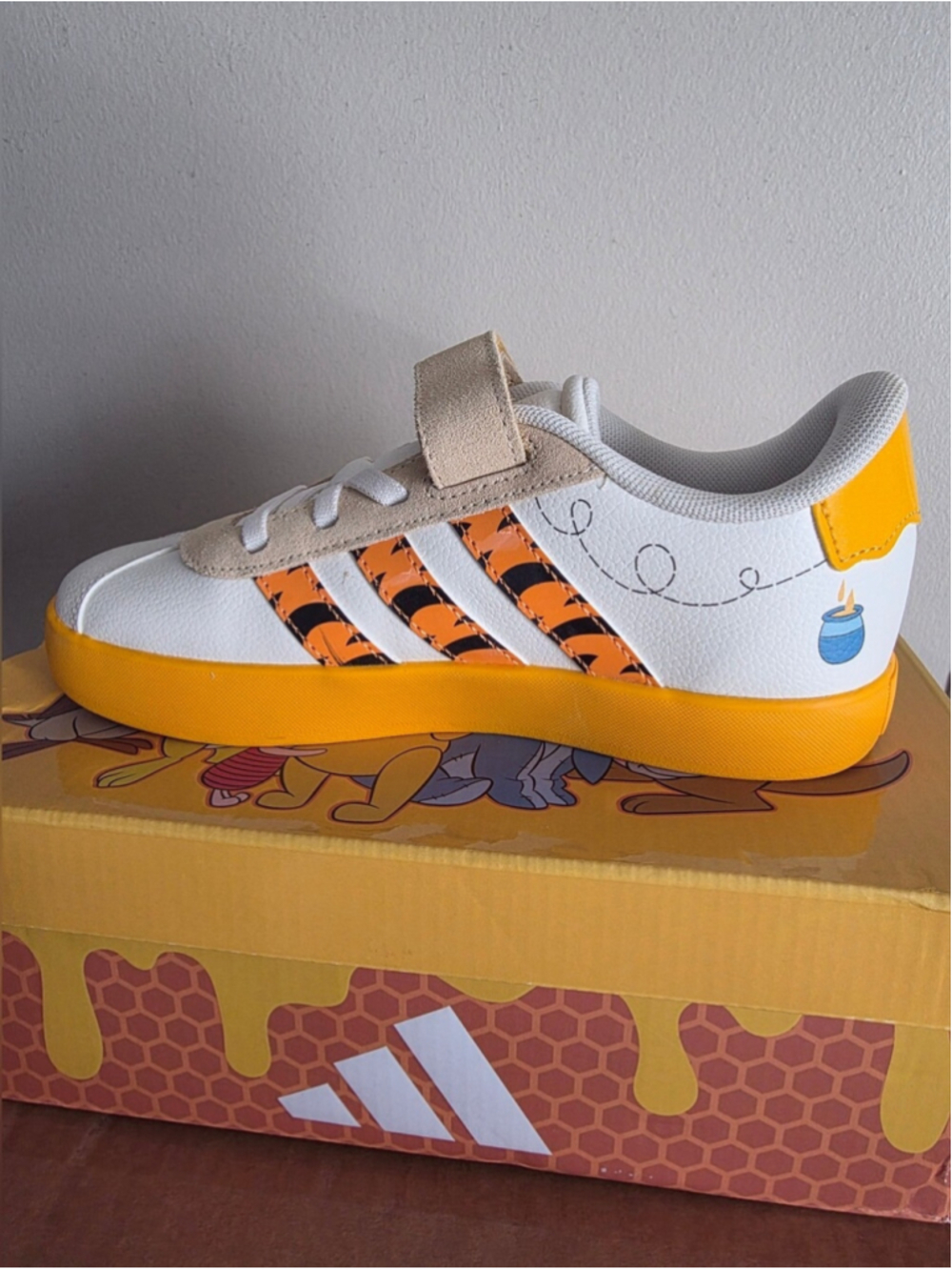 Adidas Winnie the Pooh Youth Size 2 New With Box